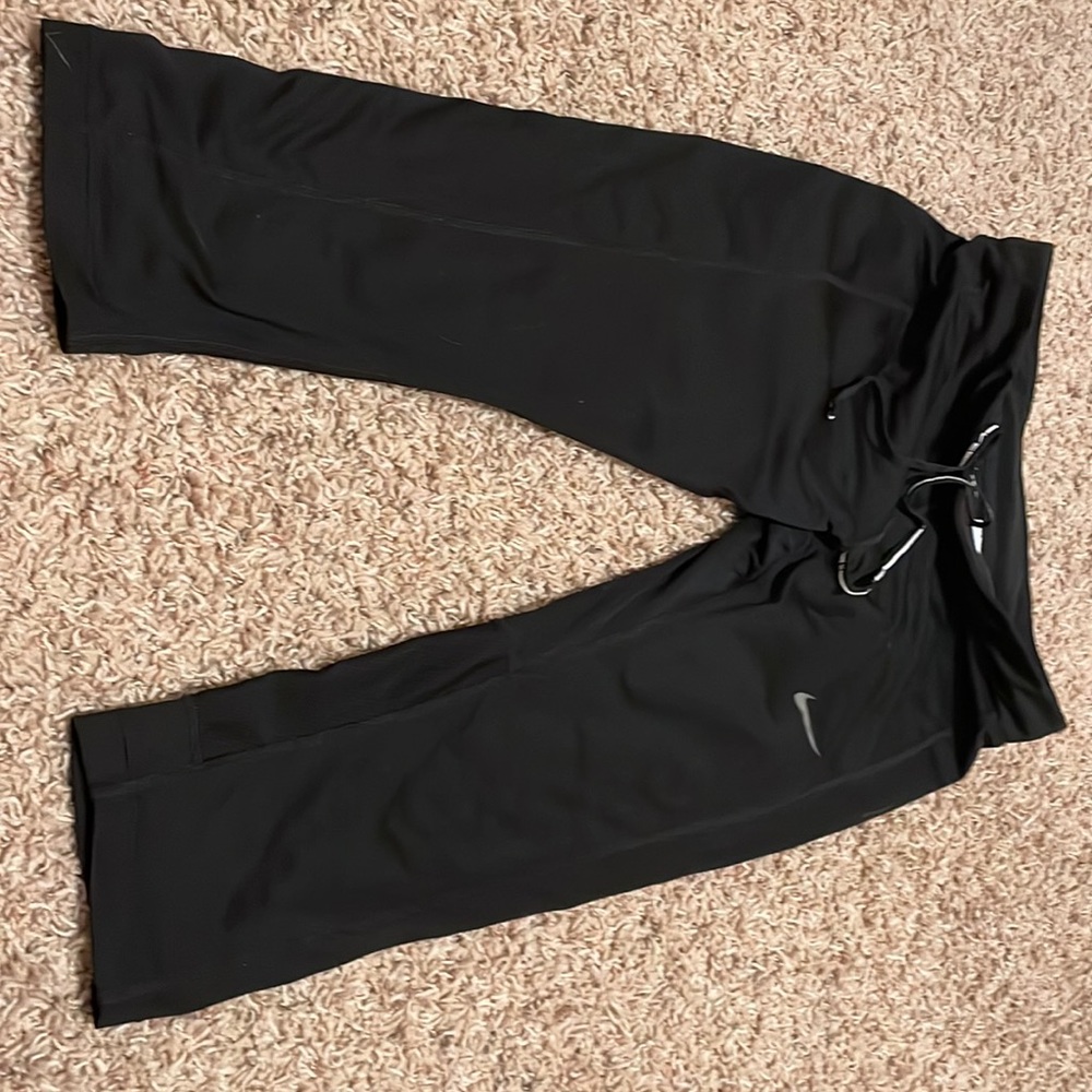 Small black Dri-Fit Nike capri leggings.